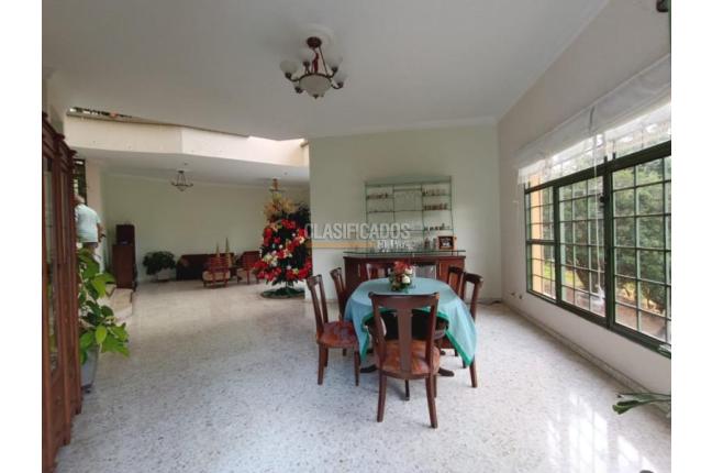Casas, Venta, Primero de Mayo - $3.000.000.000