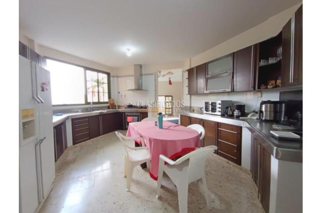 Casas, Venta, Primero de Mayo - $3.000.000.000