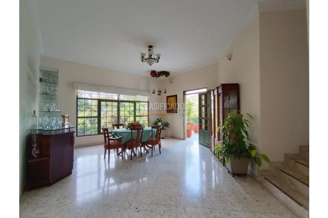 Casas, Venta, Primero de Mayo - $3.000.000.000