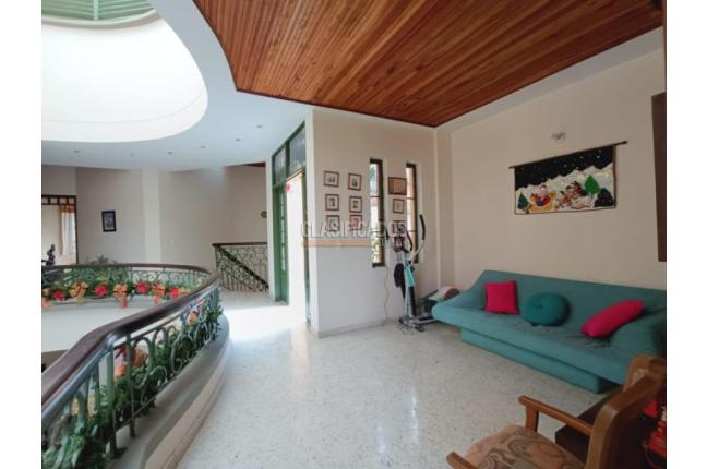 Casas, Venta, Primero de Mayo - $3.000.000.000