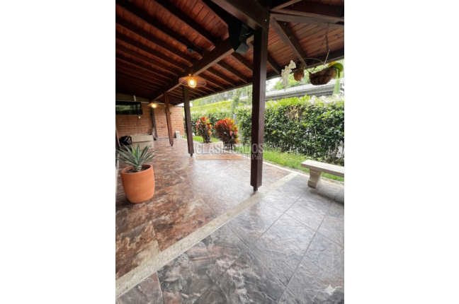 Casas, Venta en Ciudad Jardín