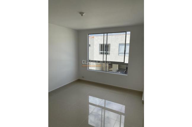 Casas, Alquiler, Ciudad Country - $2.100.000