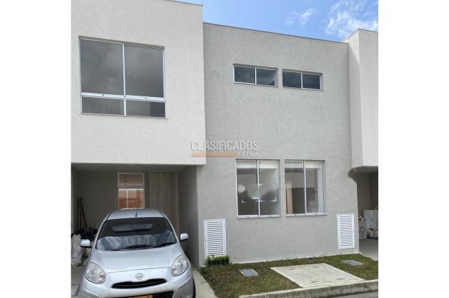 Casas, Alquiler en Ciudad Country
