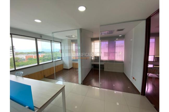 Oficinas y Consultorios, Venta en Centro Ccial. Holguines Trade Center