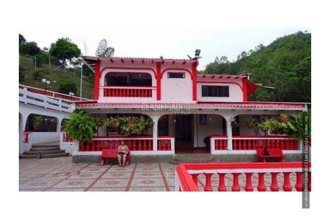 Fincas y Casas Campestres, Venta en La Buitrera