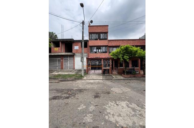 Casas, Venta en La Flora