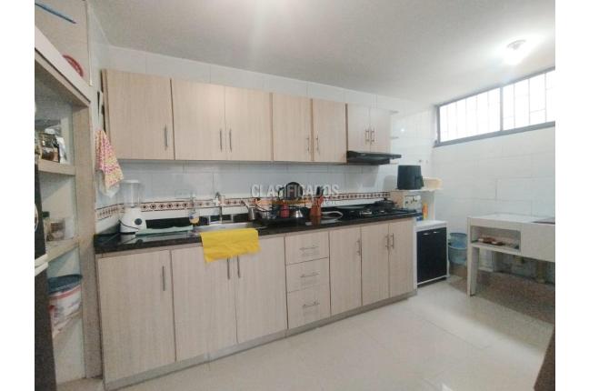 Apartamentos, Venta, Versalles - $330.000.000