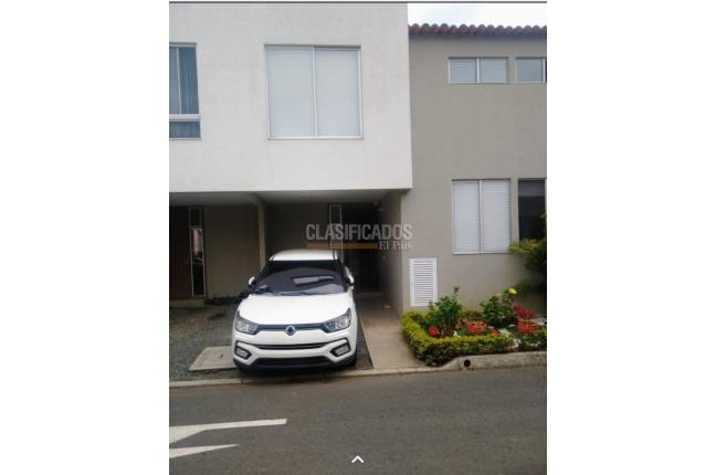 Casas, Venta en Ciudad Country