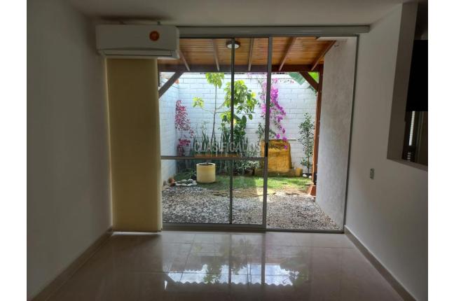 Casas, Venta en Ciudad Country