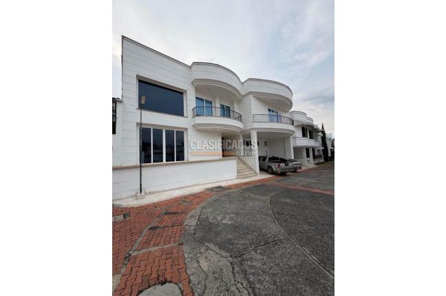Casas, Venta en Ciudad Jardín
