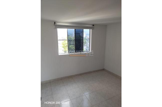 Apartamentos, Alquiler, Colseguros - $1.400.000
