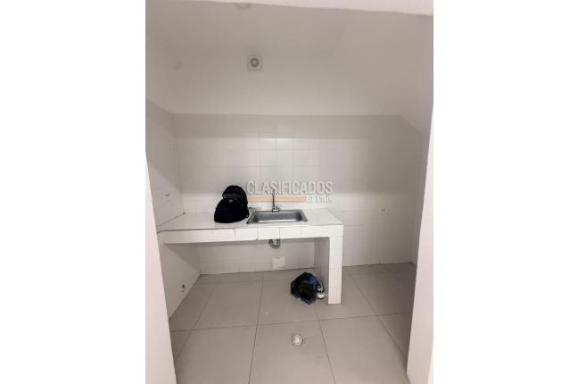 Locales y Bodegas, Alquiler, Evaristo García - $12.000.000