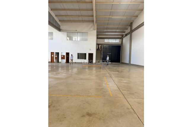 Locales y Bodegas, Alquiler, Evaristo García - $12.000.000