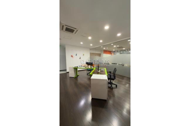 Oficinas y Consultorios, Venta en Centenario