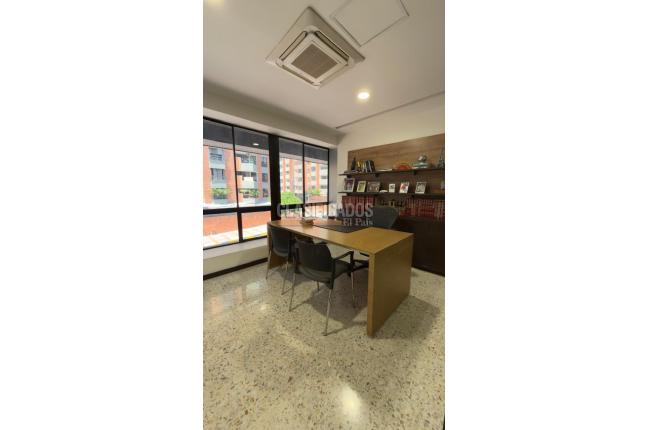 Oficinas y Consultorios, Venta en Centenario