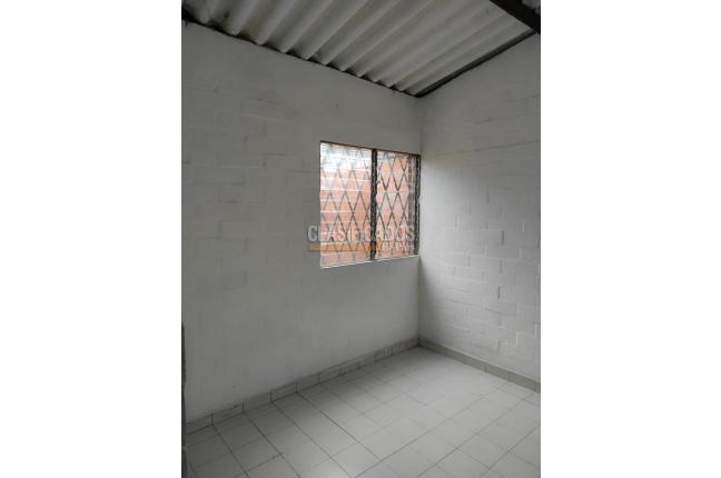 Casas, Alquiler, Villa del Prado - $850.000