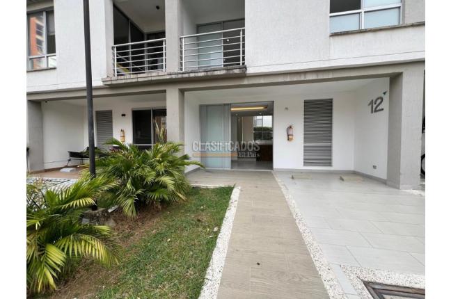 Casas, Alquiler en Ciudad Melendez