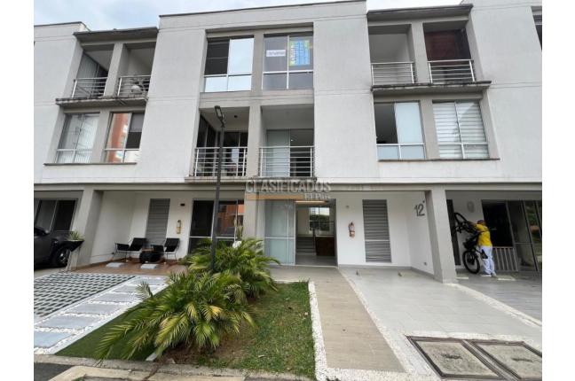 Casas, Alquiler, Ciudad Melendez - $2.500.000