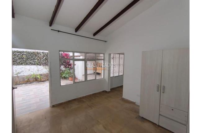 Casas, Venta, Primero de Mayo - $650.000.000