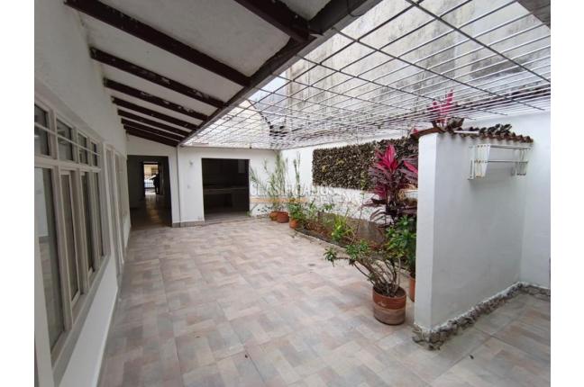 Casas, Venta, Primero de Mayo - $650.000.000