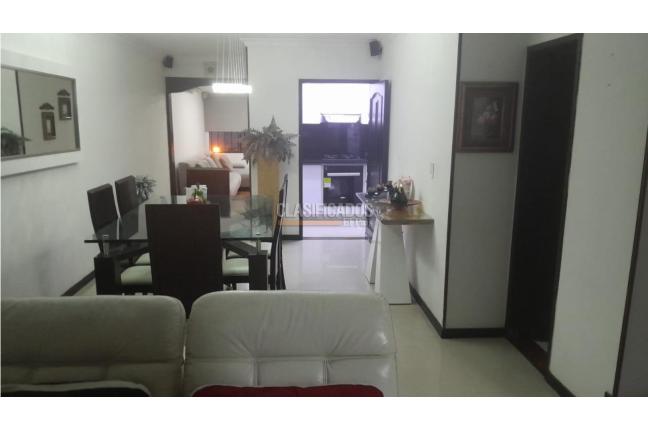 Casas, Venta en La Flora
