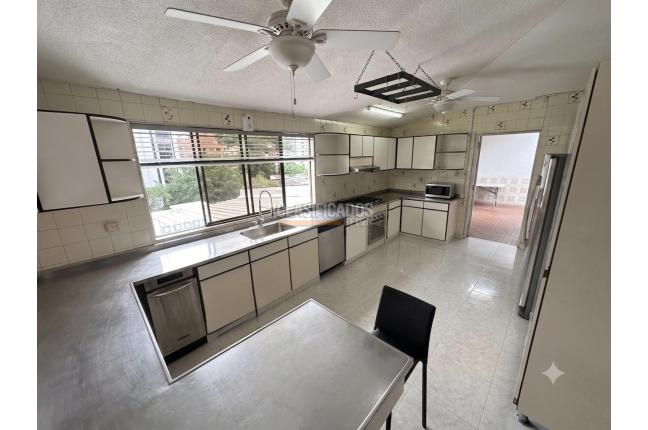 Casas, Alquiler, Miraflores - $33.000.000
