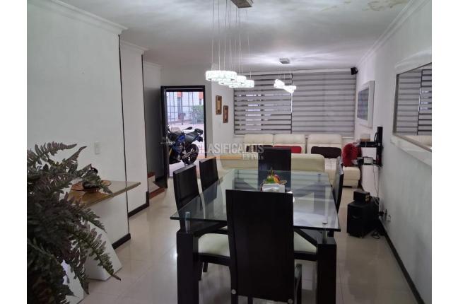 Casas, Venta en La Flora