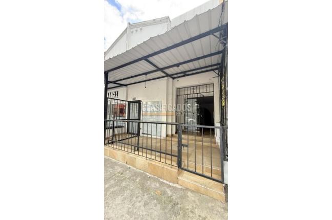 Casas, Alquiler, Granada - $4.300.000