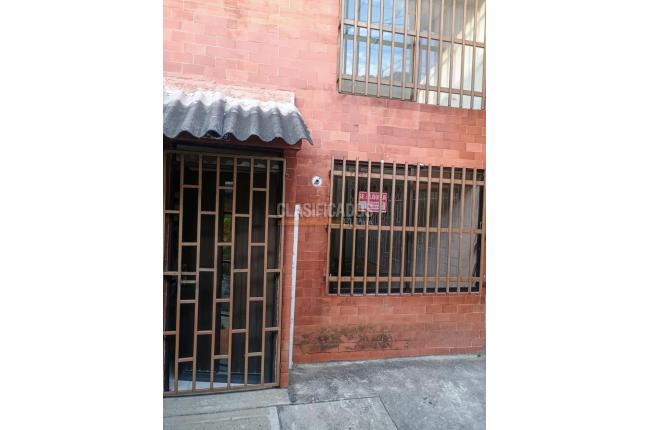 Casas, Alquiler en Villa del Prado