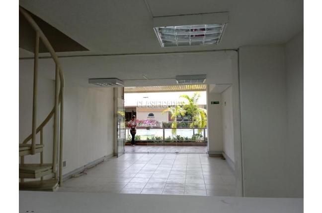 Locales y Bodegas, Alquiler, Multicentro - $4.300.000