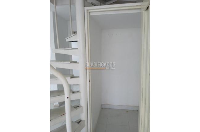 Locales y Bodegas, Alquiler, Multicentro - $4.300.000
