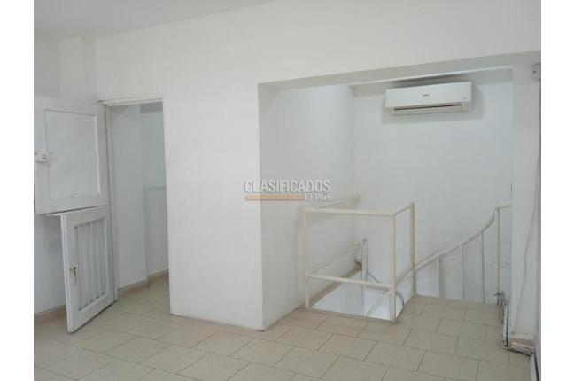 Locales y Bodegas, Alquiler, Multicentro - $4.300.000