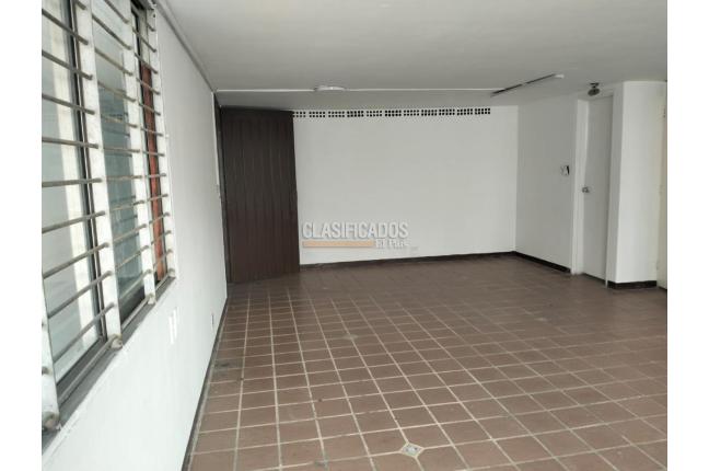 Locales y Bodegas, Alquiler, Sucre - $1.800.000
