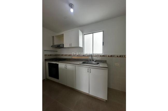 Apartamentos, Alquiler, La Hacienda - $2.100.000