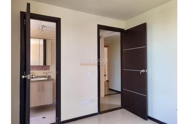Apartamentos, Alquiler, La Hacienda - $2.100.000