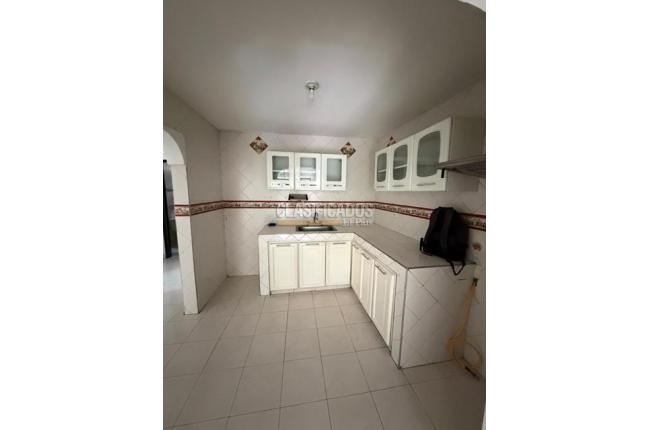 Apartamentos, Alquiler, Primero de Mayo - $2.900.000
