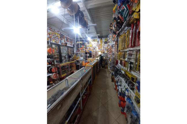 FERRETERIA EXCELENTE UBICACIÓN - Negocios Establecidos