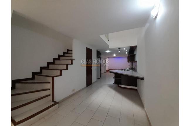 Casas, Alquiler, Calicanto - $2.900.000