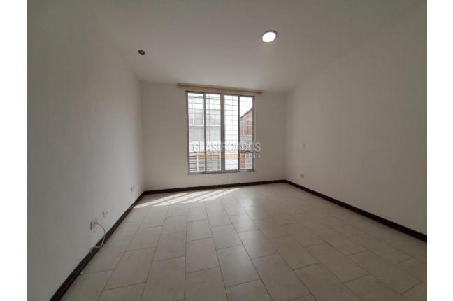Casas, Alquiler, Calicanto - $2.900.000