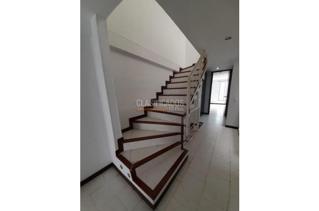 Casas, Alquiler, Calicanto - $2.900.000