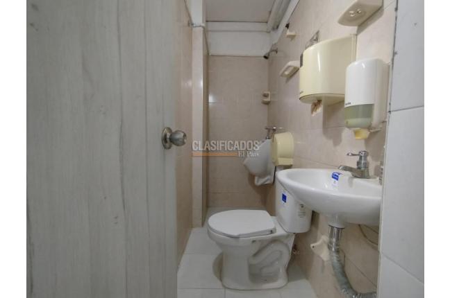 Oficinas y Consultorios, Alquiler, La Flora - $4.500.000