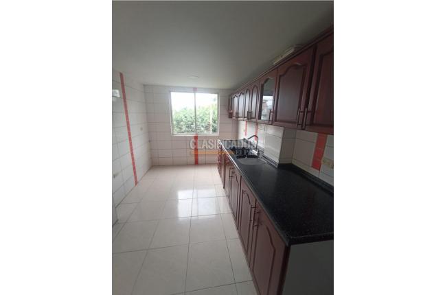 Apartamentos, Alquiler, Primero de Mayo - $1.400.000