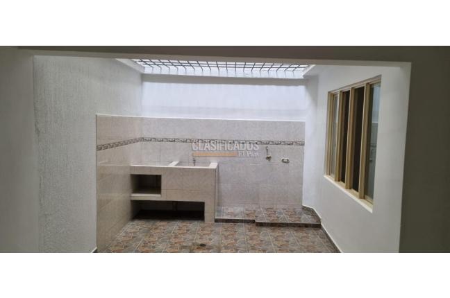 Casas, Venta, Primero de Mayo - $975.000.000