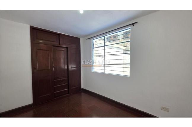Casas, Venta, Miraflores - $450.000.000