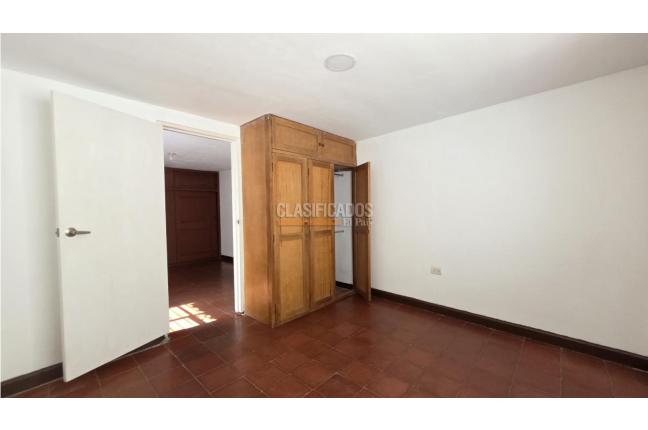 Casas, Venta, Miraflores - $450.000.000