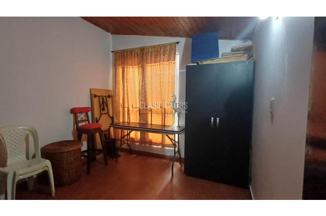 Casas, Venta, Paseo de los Almendros - $495.000.000