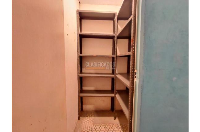 Locales y Bodegas, Alquiler, Granada - $10.000.000