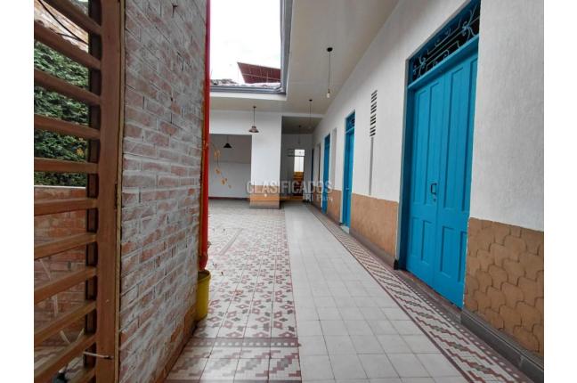 Locales y Bodegas, Alquiler, Granada - $10.000.000