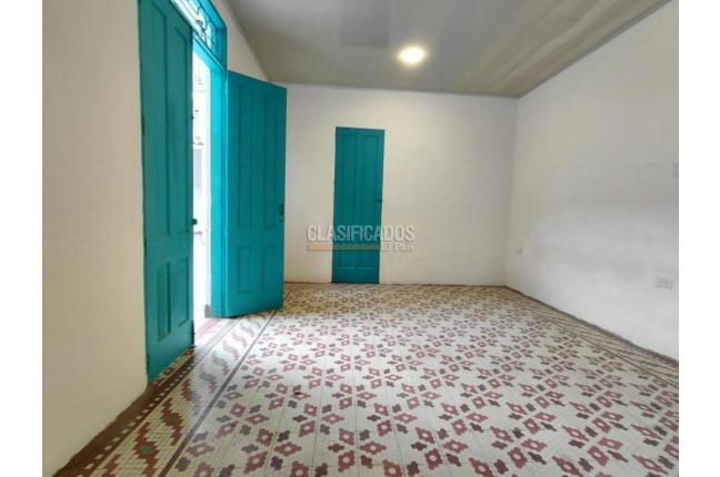 Locales y Bodegas, Alquiler, Granada - $10.000.000