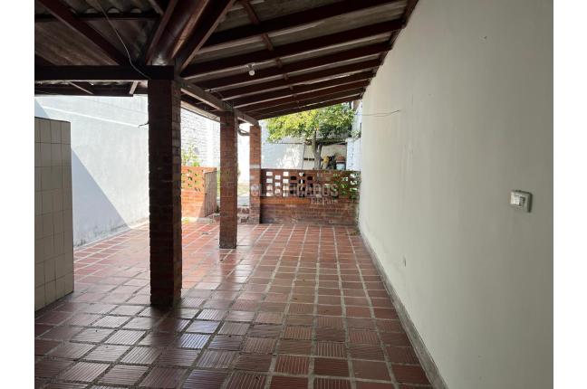 Casas, Alquiler en San Bosco